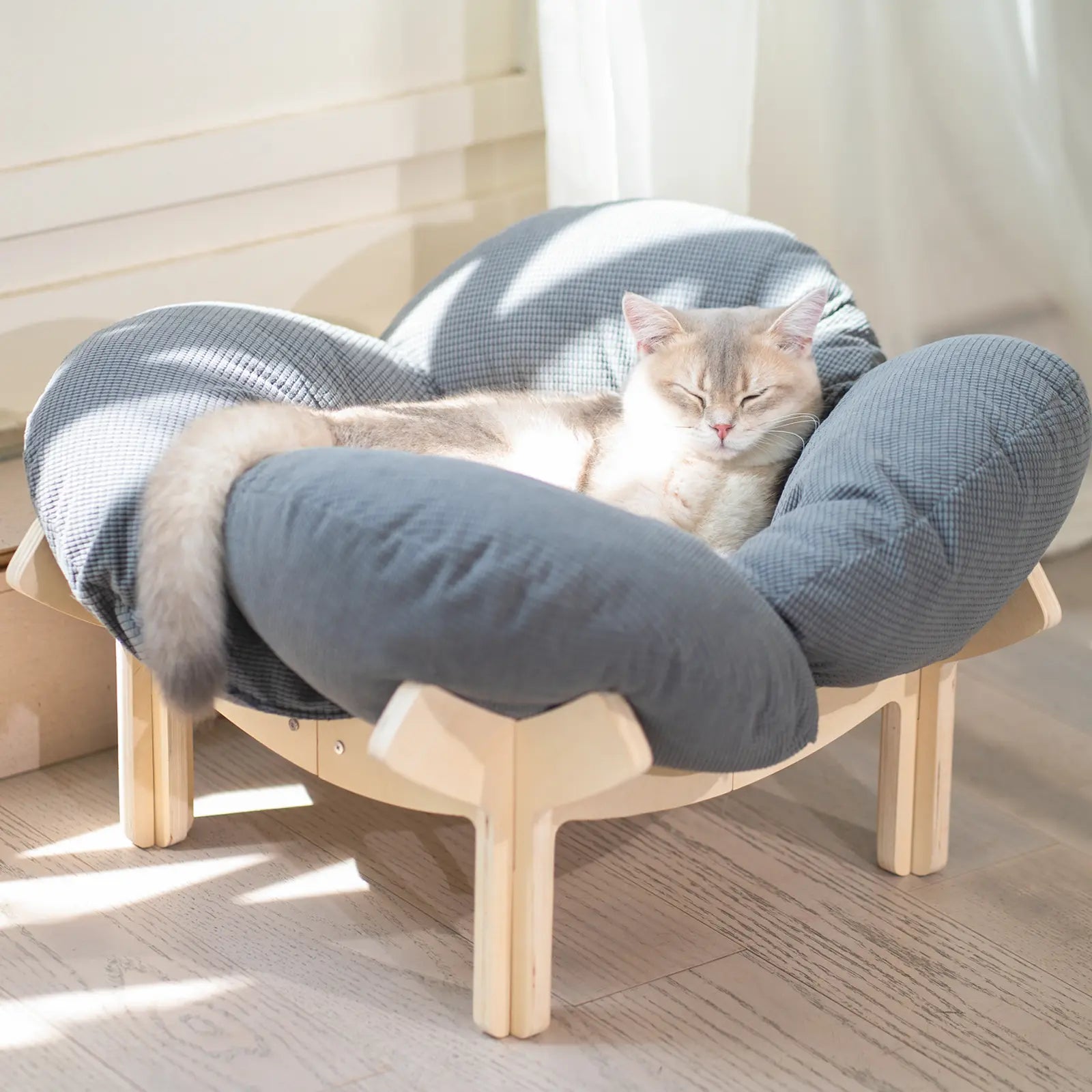 Premium Elevated Pet Lounge – Modern Petal-Design Wooden Bed for Cats & Small Dogs