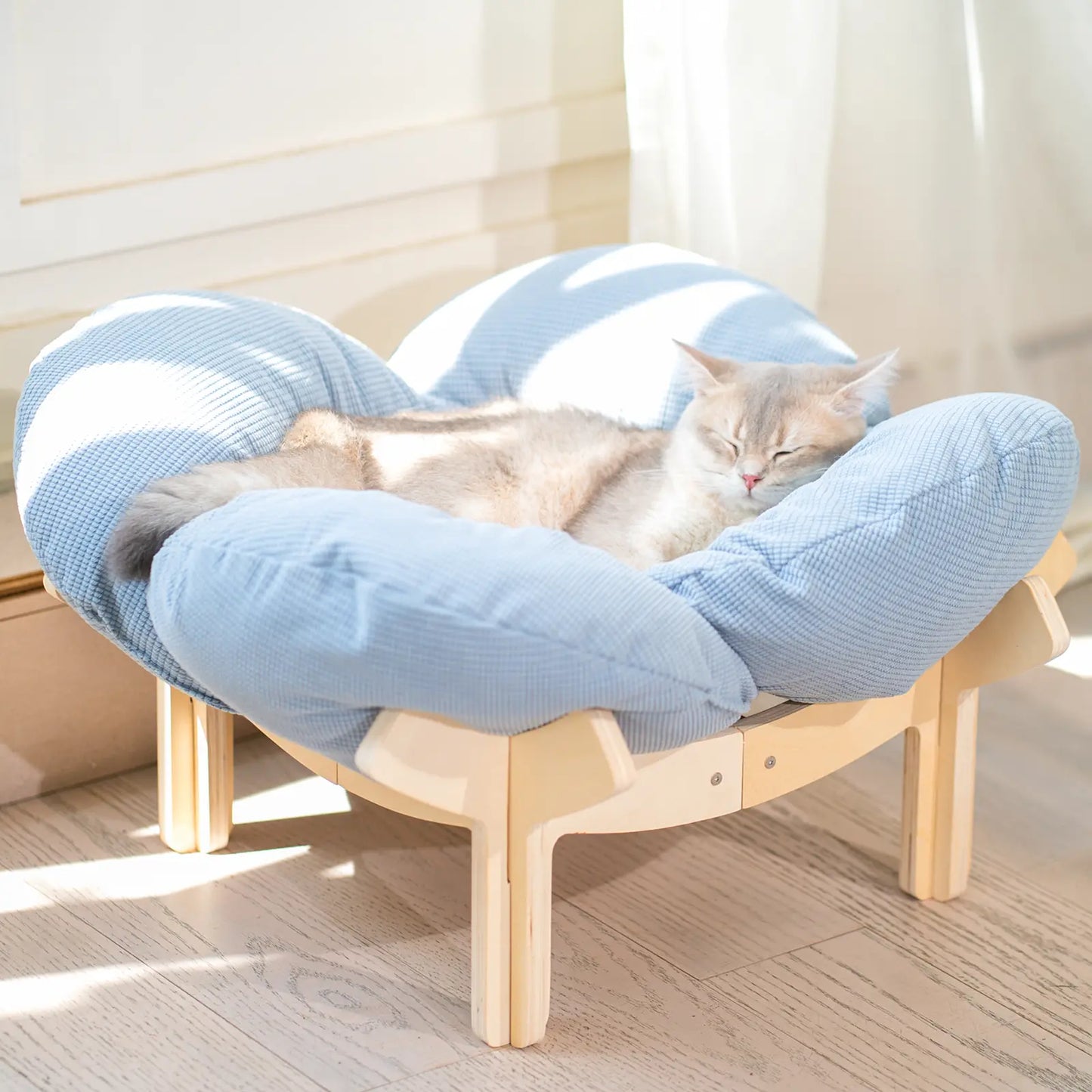 Premium Elevated Pet Lounge – Modern Petal-Design Wooden Bed for Cats & Small Dogs