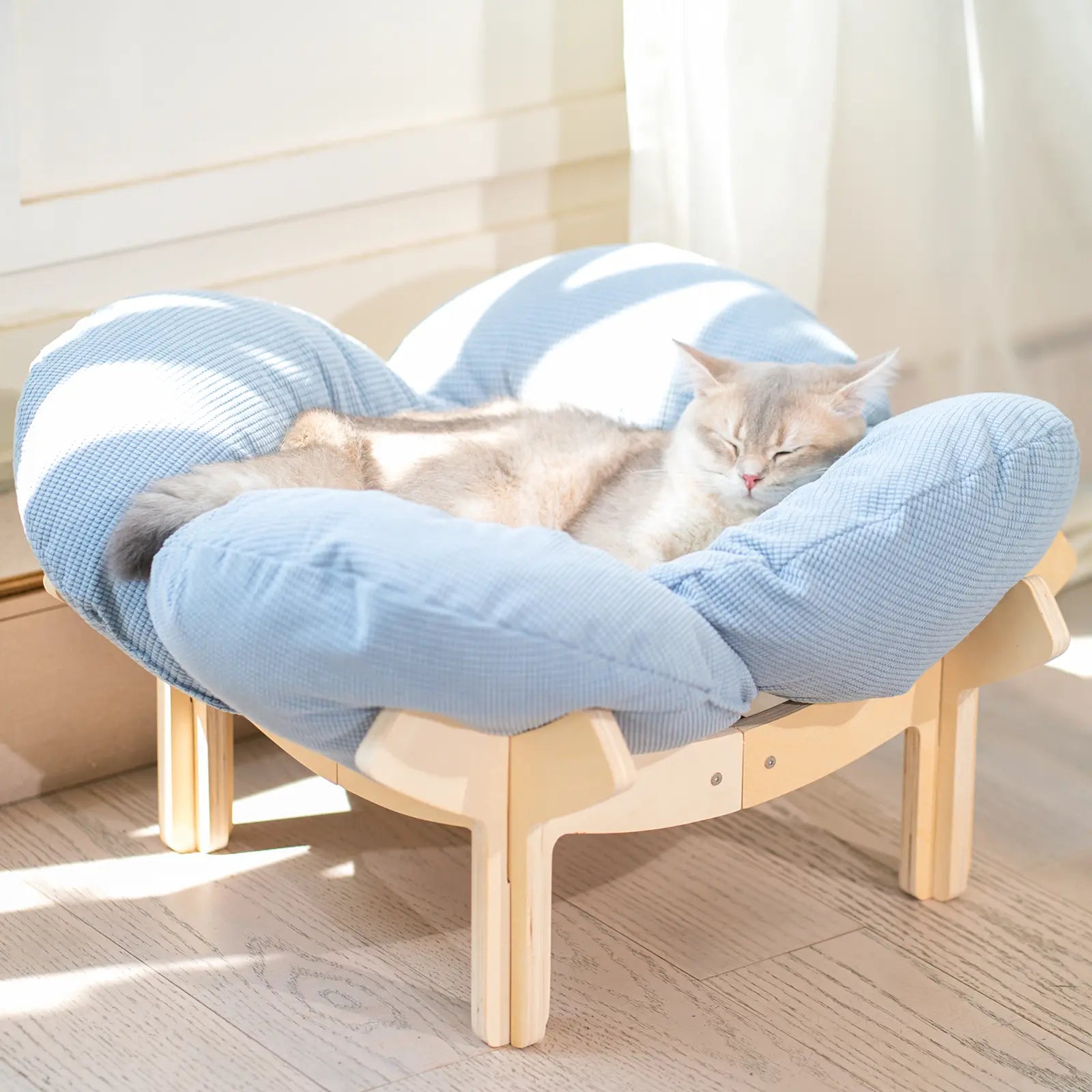 Premium Elevated Pet Lounge – Modern Petal-Design Wooden Bed for Cats & Small Dogs